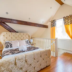  Apartment Cozy Luxe Haven: Free Parking & Fast Wifi